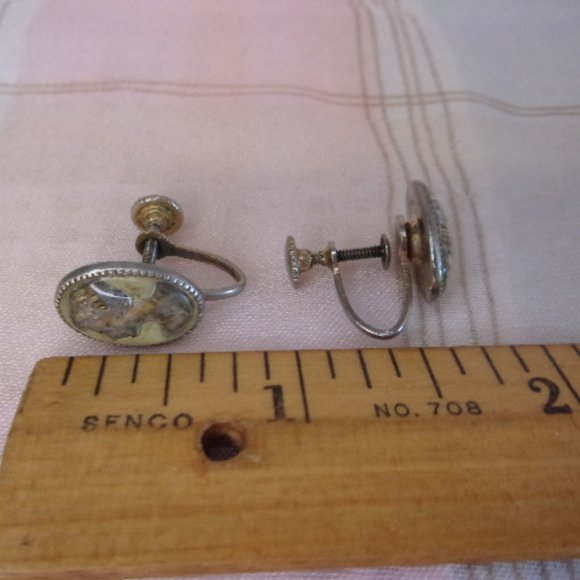 Vintage Reverse Cameo Screw Back Earrings - Picture 5 of 7